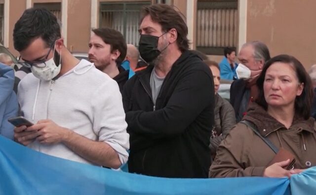 Χαβιέρ Μπαρδέμ: Σε διαδήλωση κατά της ρωσικής εισβολής στην Ουκρανία