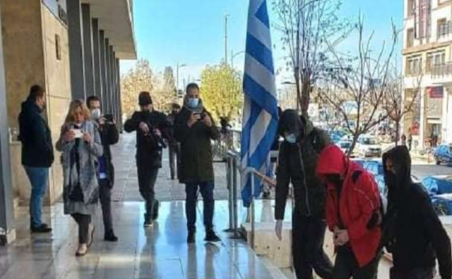 Θεσσαλονίκη: Αφέθηκαν ελεύθεροι οι δύο υπεύθυνοι συνδέσμων