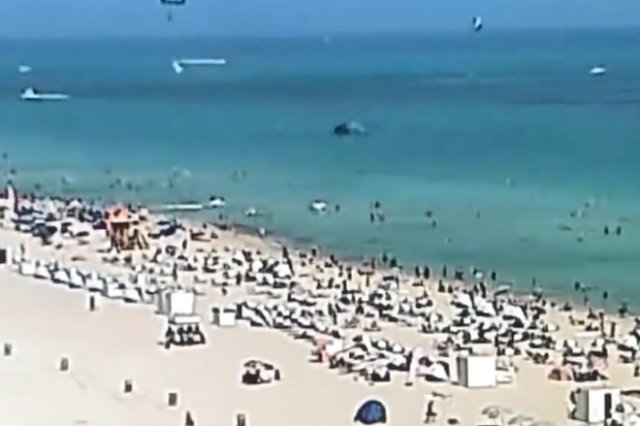 ΗΠΑ: Ελικόπτερο έπεσε στην παραλία του Μαϊάμι δίπλα από λουόμενους – Δύο τραυματίες