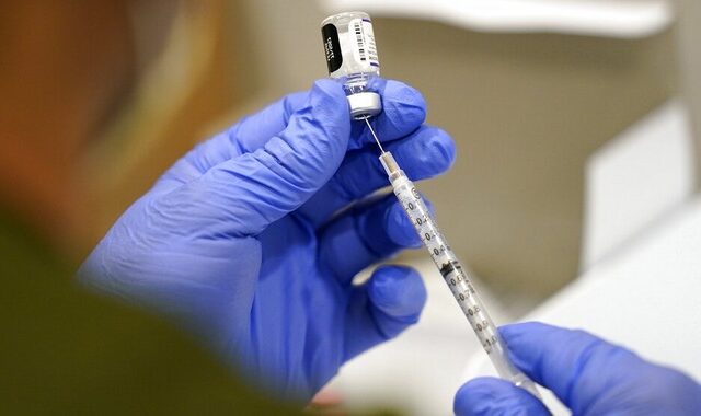 Κορονοϊός: Τέταρτη δόση εμβολίου για τους ηλικιωμένους προτείνει η Σουηδία