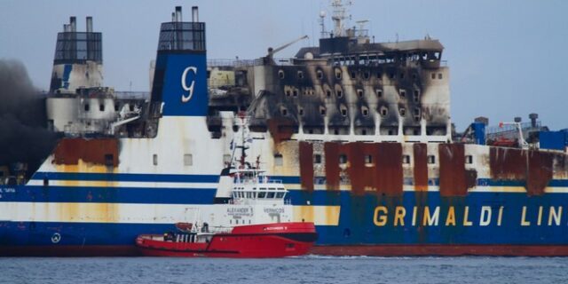 Αναζωπυρώθηκε η φωτιά στο Euroferry Olympia