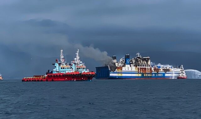 Euroferry Olympia: “Παραβάτες του διεθνούς κανόνα” όσοι εγκλωβίστηκαν, λέει ο εκπρόσωπος της πλοιοκτήτριας