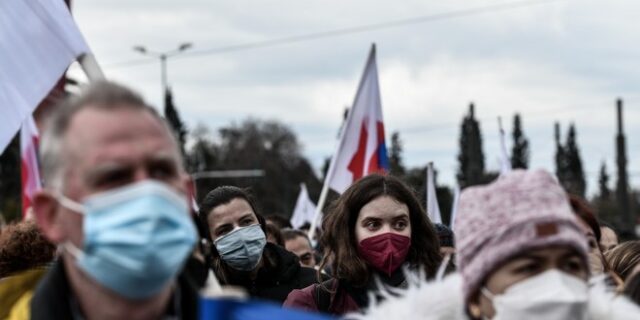 Αντιπολιτευτικό τείχος στο νομοσχέδιο για τα “golden boys” στον ΕΦΚΑ