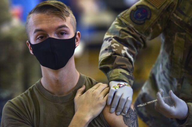 ΗΠΑ: Άμεση απόλυση για όσους δεν εμβολιάστηκαν για τον κορονοϊό, ανακοίνωσε ο Στρατός Ξηράς