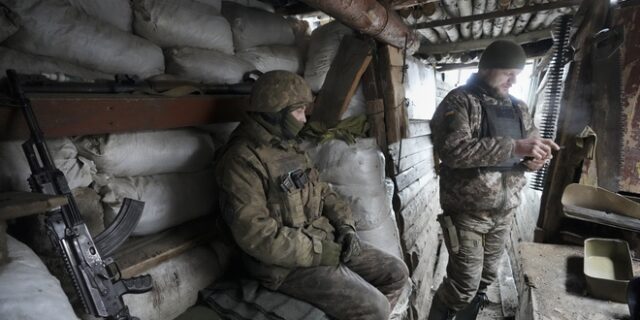 Ουκρανία: Έτοιμος για εισβολή ο Πούτιν – Μπαράζ κυρώσεων από την Δύση