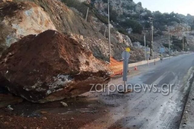 Χανιά: Τεράστιος βράχος έπεσε σε δρόμο στην Παλαιόχωρα