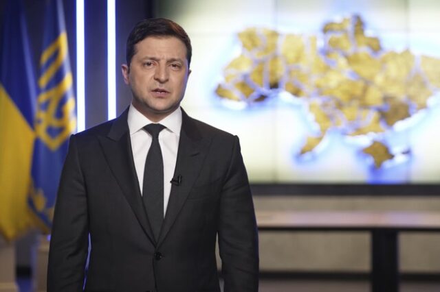Ζελένσκι: “Η Ρωσία θα πρέπει να μιλήσει με την Ουκρανία, να δοθεί τέλος στις μάχες”