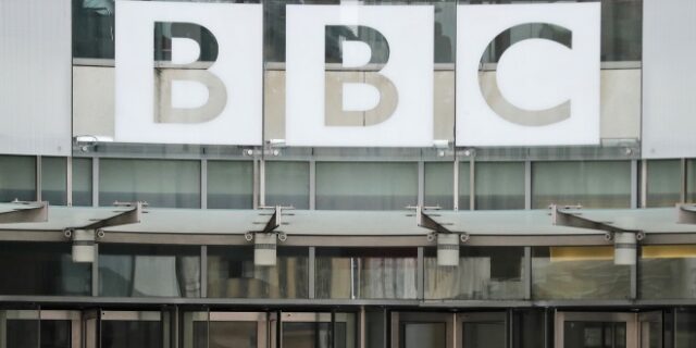 BBC: Παραιτήθηκε ο πρόεδρος του δικτύου μετά την παραβίαση κανόνων για διορισμούς