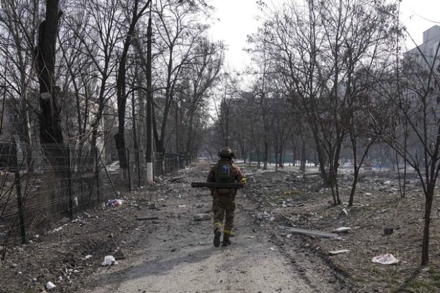 Πόλεμος στην Ουκρανία: Προειδοποιήσεις Ζελένσκι για “μάχη μέχρι θανάτου” αν προσπαθήσουν να καταλάβουν το Κίεβο