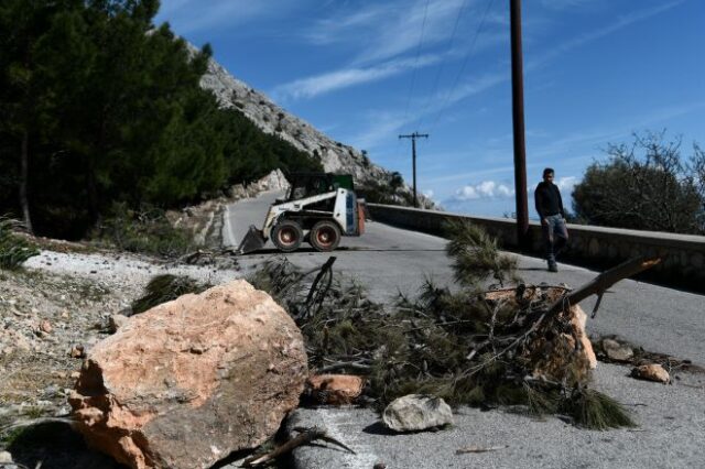 Χανιά: Κλειστός λόγω πτώσης βράχων επαρχιακός δρόμος του δήμου