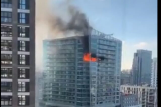 Βρετανία: Μεγάλη φωτιά σε πολυώροφο κτίριο στο Λονδίνο