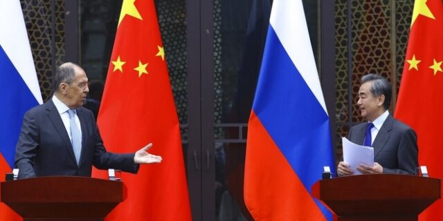 Κίνα: Συνάντηση Λαβρόφ με τον Κινέζο ΥΠΕΞ – Συμφωνία για διεύρυνση της συνεργασίας των δύο χωρών