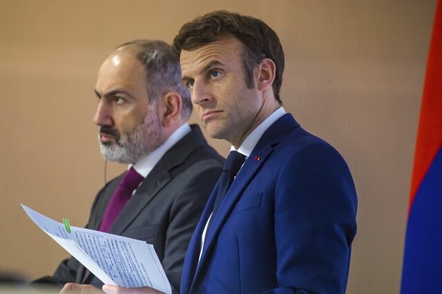 Γαλλία-εκλογές: Η Λεπέν μειώνει τη διαφορά, ο Μακρόν παραμένει φαβορί