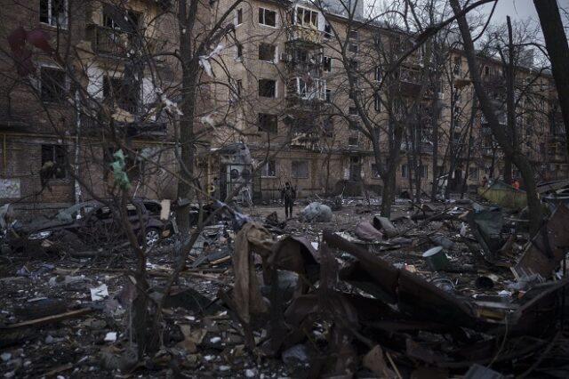 Ουκρανία: Ρωσικές δυνάμεις βομβάρδισαν σχολή Καλών Τεχνών στη Μαριούπολη – Φόβοι για εκατοντάδες νεκρούς
