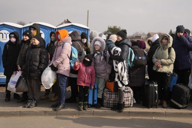 Τους 2.704 έχουν φτάσει οι πρόσφυγες στην Ελλάδα από τον πόλεμο της Ουκρανίας