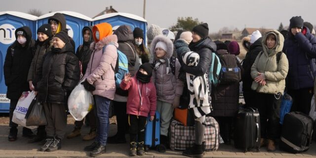 ΟΗΕ: Αγγίζουν τα 4,5 εκατομμύρια οι πρόσφυγες της Ουκρανίας