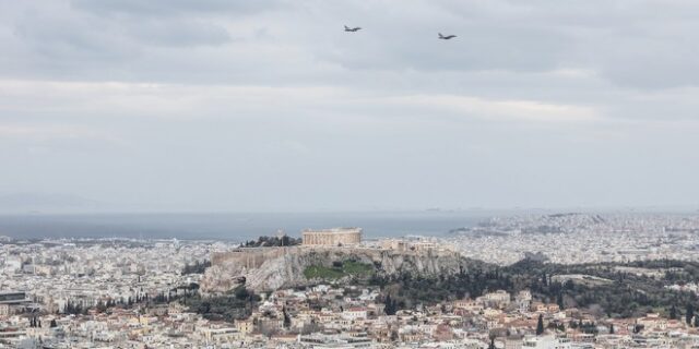 Μαχητικά αεροσκάφη: Γιατί θα πετάξουν πάνω από την Ακρόπολη σήμερα