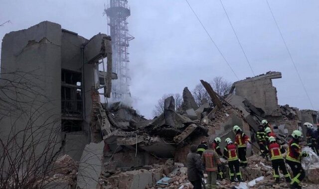 Πόλεμος στην Ουκρανία: Βομβάρδισαν ραδιοτηλεοπτικό πύργο στη Ρίβνε – Τουλάχιστον 9 νεκροί