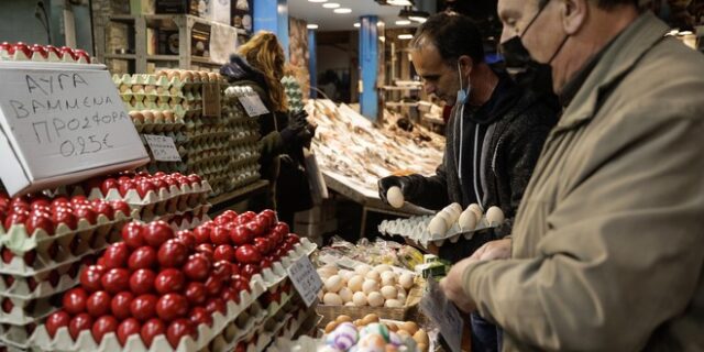 “Καλάθι”: Επιμένει η κυβέρνηση σε “λογικές παρατηρητηρίου” ως βασικό ανάχωμα στην ακρίβεια