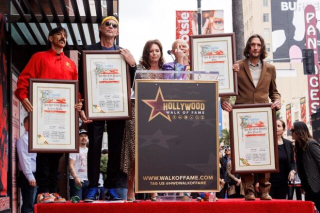 Οι Red Hot Chili Peppers απέκτησαν αστέρι στη Λεωφόρο της Δόξας στο Χόλιγουντ