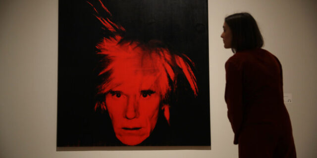 Warhol-mania: Τι τρέχει με τον  Άντι Γουόρχολ και τον “βλέπουμε” συνέχεια γύρω μας;