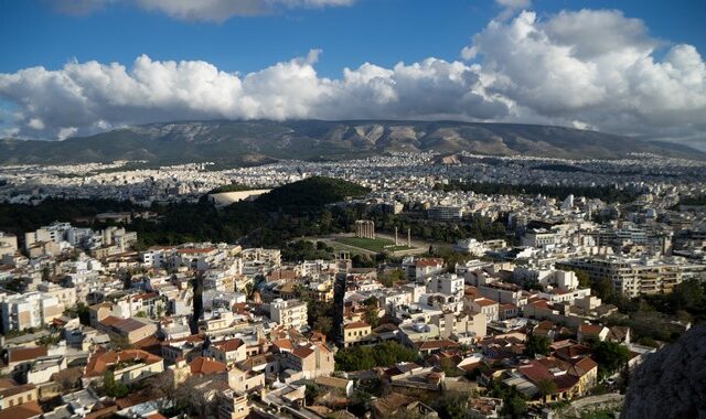 Καιρός Αθήνα: Γενικά αίθριος με αραιές νεφώσεις