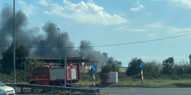 Υπό έλεγχο η φωτιά σε οικόπεδο στην Μεταμόρφωση Αττικής