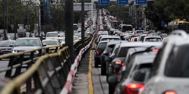 Κίνηση στους δρόμους: Μποτιλιάρισμα στον Κηφισό λόγω τροχαίου – LIVE ΧΑΡΤΗΣ