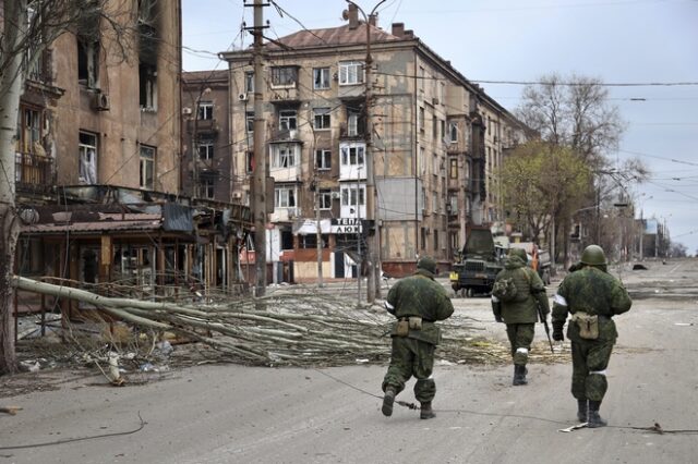 Μαριούπολη: Συγκλονίζουν πολιορκημένοι στρατιωτικοί – “Ζούμε ίσως τις τελευταίες ημέρες μας”