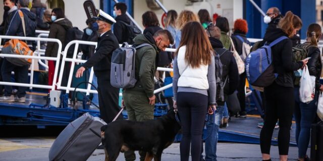 Αδειάζει η Αθήνα για το Πάσχα – Αυξημένη κίνηση σε λιμάνια και διόδια