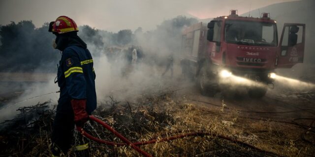 Χαλκιδική: Οριοθετήθηκε η μεγάλη φωτιά στην Κασσάνδρα