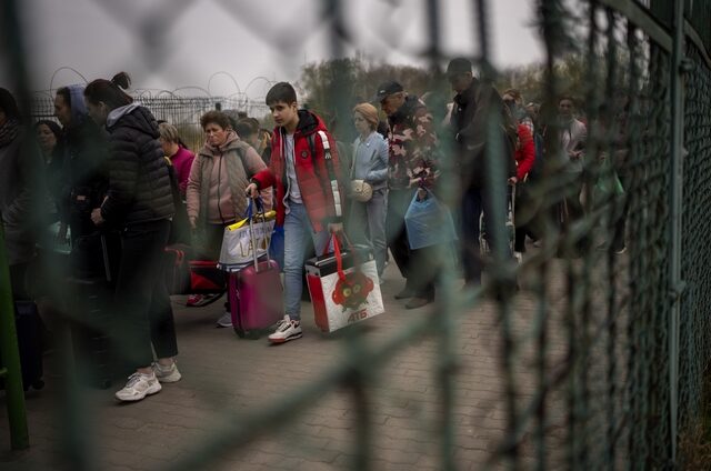 Ουκρανία: Περισσότεροι πρόσφυγες εγκαταλείπουν την Πολωνία και επιστρέφουν στην πατρίδα τους