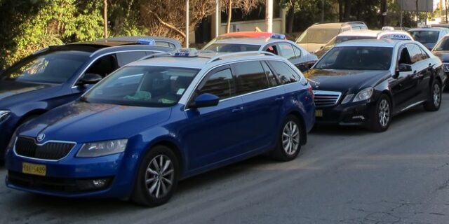 Θεσσαλονίκη: Οδηγός ταξί χρέωνε τους πελάτες με “κρυφό” ταξίμετρο