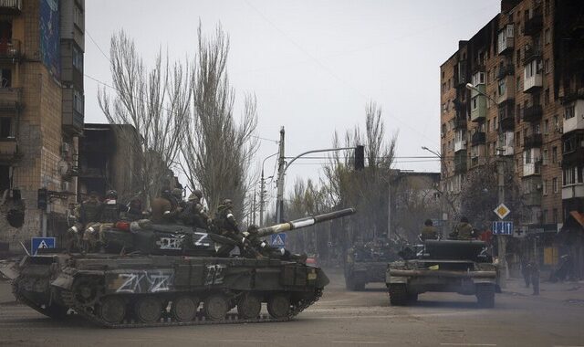 Πόλεμος στην Ουκρανία: Μαίνονται οι βομβαρδισμοί σε Λουγκάνσκ και Οδησσό – Αυξάνονται οι νεκροί