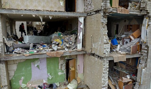 Ουκρανία: Νέες επιθέσεις στο Αζοφστάλ – Εντείνονται οι βομβαρδισμοί στο Λουγκάνσκ