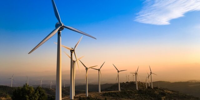 Προωθούνται μακροχρόνια συμβόλαια “πράσινης” ενέργειας για μείωση του κόστους της βιομηχανίας