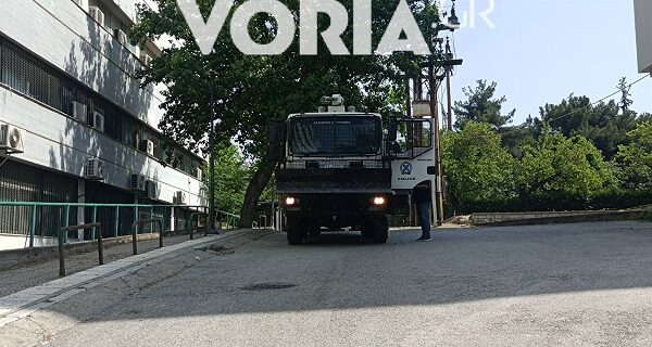 Θεσσαλονίκη: Μέσα στο ΑΠΘ η υδροφόρα “Αίαντας” – Νέα διαμαρτυρία των φοιτητών