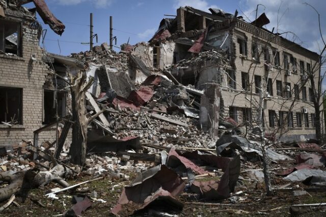 Ουκρανία: “Έπεσαν” τρεις πόλεις στο Ντονέτσκ – Σκληρές μάχες στα ανατολικά