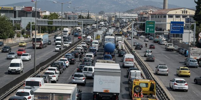 Κίνηση στους δρόμους: Ουρές χιλιομέτρων στον Κηφισό – LIVE ΧΑΡΤΗΣ