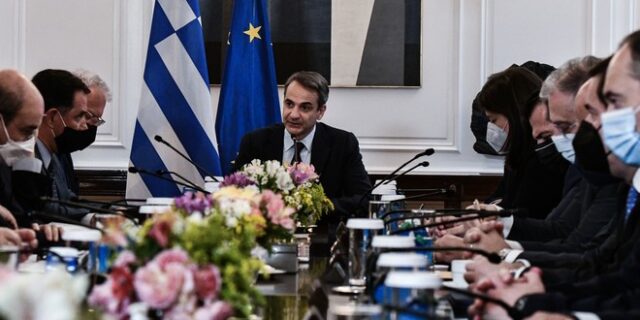 Σύσκεψη στο Μαξίμου παρουσία Μητσοτάκη για τον διορισμό καλλιτεχνών στο δημόσιο