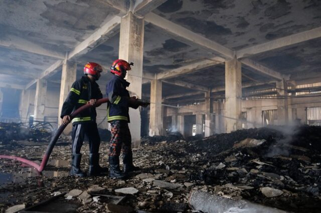 Μπανγκλαντές: Τουλάχιστον 49 νεκροί και 300 τραυματίες από φωτιά σε αποθήκη εμπορευματοκιβωτίων