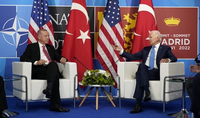 ΝΑΤΟ – Σύνοδος κορυφής: Ο Μπάιντεν στηρίζει την πώληση F-16 στην Τουρκία αλλά χρειάζεται το “ναι” του Κογκρέσου