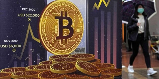 Το Bitcoin συνεχίζει να πέφτει: Χαμηλό 18 μηνών, πτώση και για το Ethereum