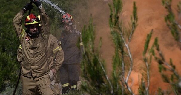 Άμεσα οριοθετήθηκε νέα φωτιά στην Ελευσίνα-Σε ύφεση η φωτιά στο Σχιστό