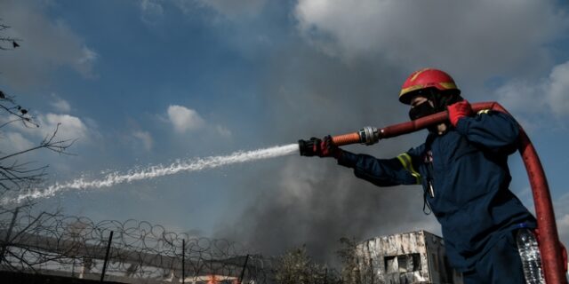 Φωτιά σε δασική έκταση στη Ρόδο