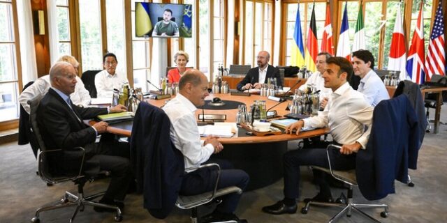 Μια ωραία ατμόσφαιρα στην G7: Χλεύασαν τον γυμνόστηθο Πούτιν πάνω στο άλογο – “Μήπως να γδυθούμε;”