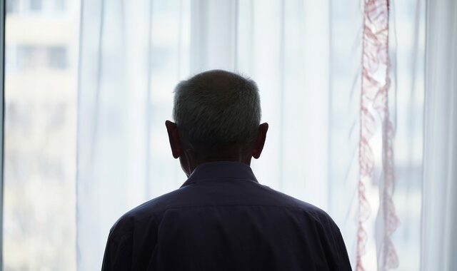 Θεσσαλονίκη: Ενενηντάχρονος μήνυσε την 89χρονη σύζυγό του για ξυλοδαρμό – Αφέθηκε ελεύθερη