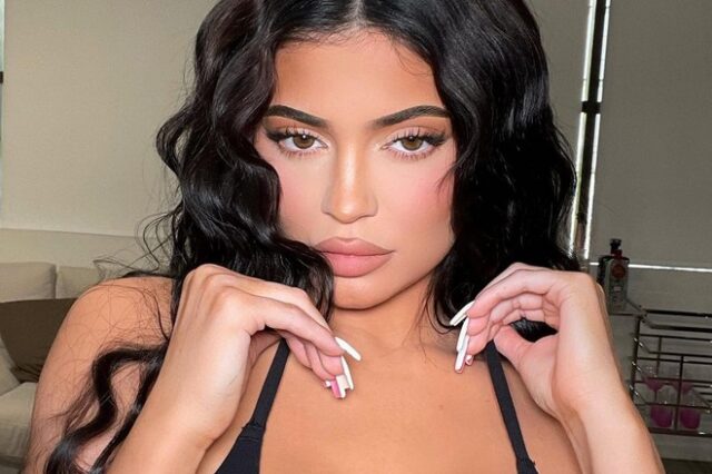 Kylie Jenner: Κόβει την ανάσα με το νέο “γυμνό” μαγιό της – “Free the nipple”