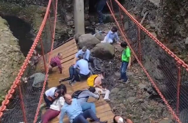 Μεξικό: Κατέρρευσε κρεμαστή γέφυρα – Πάνω από 20 τραυματίες  