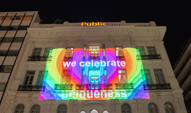 Στα Public γιορτάζουμε τη μοναδικότητα!
